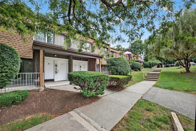 Building Photo - 424 Carpenter Ave