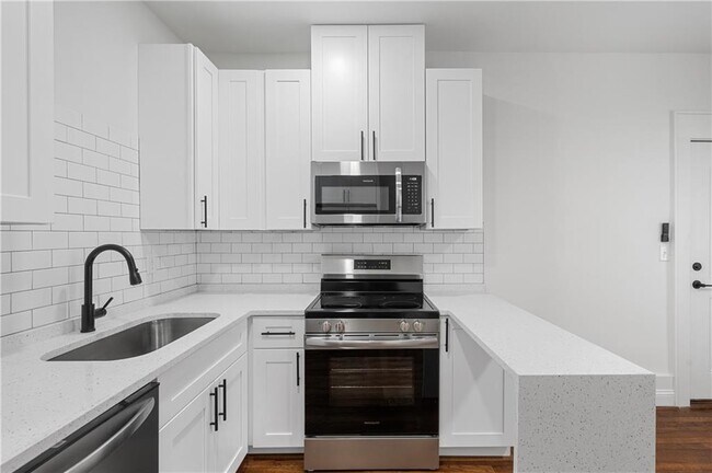 Building Photo - 405 4th St NE