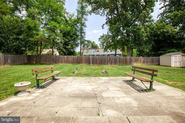 Building Photo - 2533 Hillsman St