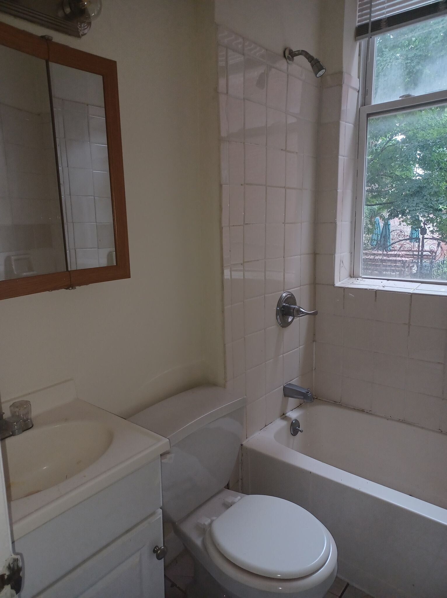 Building Photo - 210 Main St