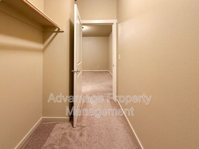 Building Photo - 523 Catron St N