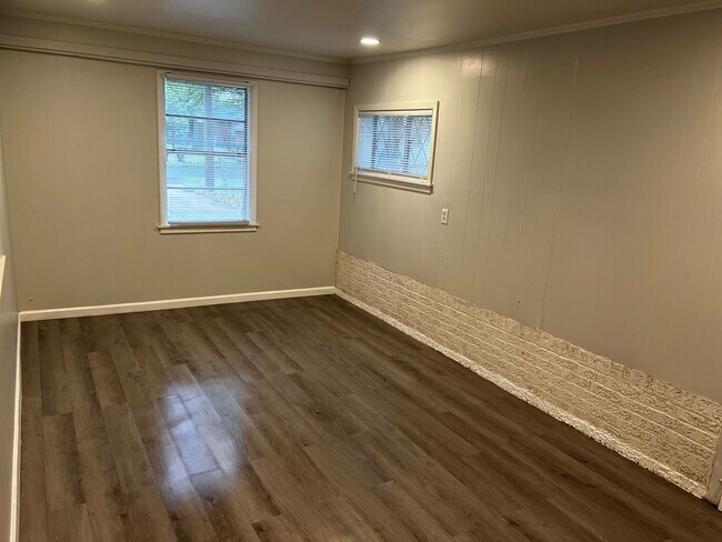 Building Photo - 1909 McCall St