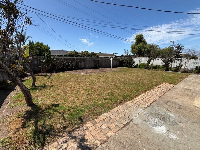 Building Photo - 4460 Holly St