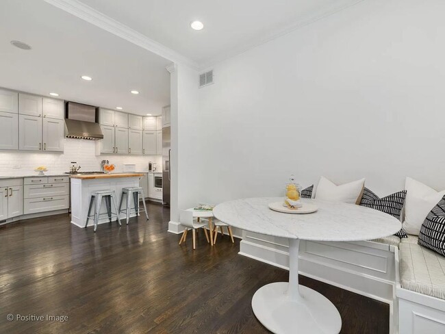 Building Photo - 1814 N Lincoln Park W