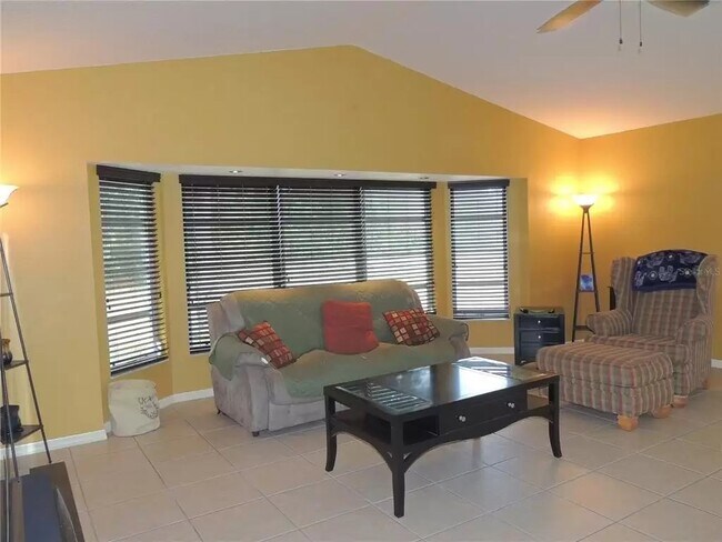 Building Photo - 264 Valdiva St