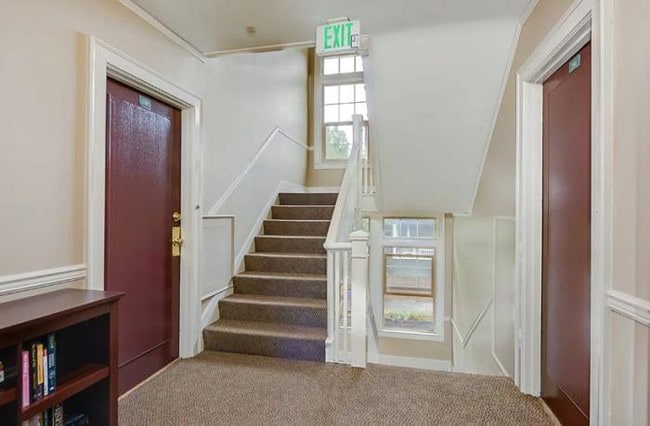 Building Photo - 1 bedroom in Seattle WA 98102