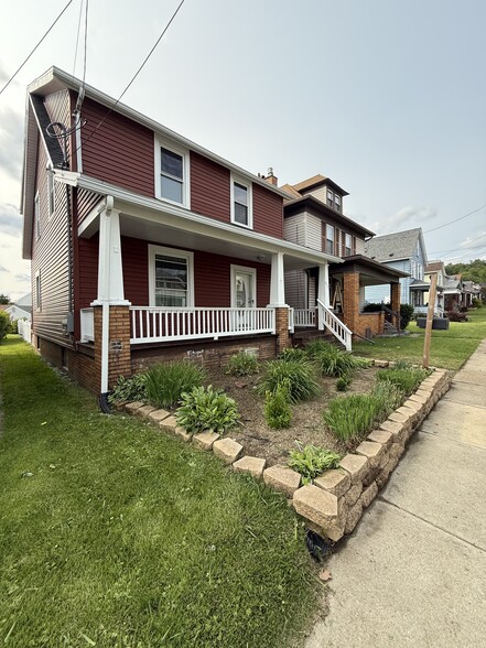 Building Photo - 215 N Mercer Ave