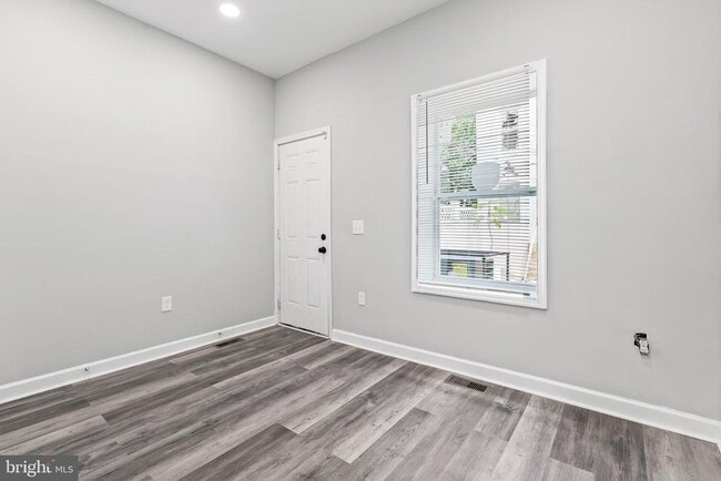 Building Photo - 2638 E Monument St