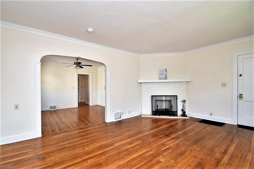 Building Photo - 1331 Nelson St