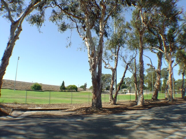 Building Photo - 18500 Kingsdale Ave