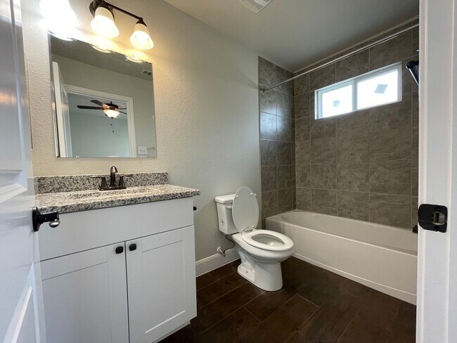 Building Photo - Townhome for rent