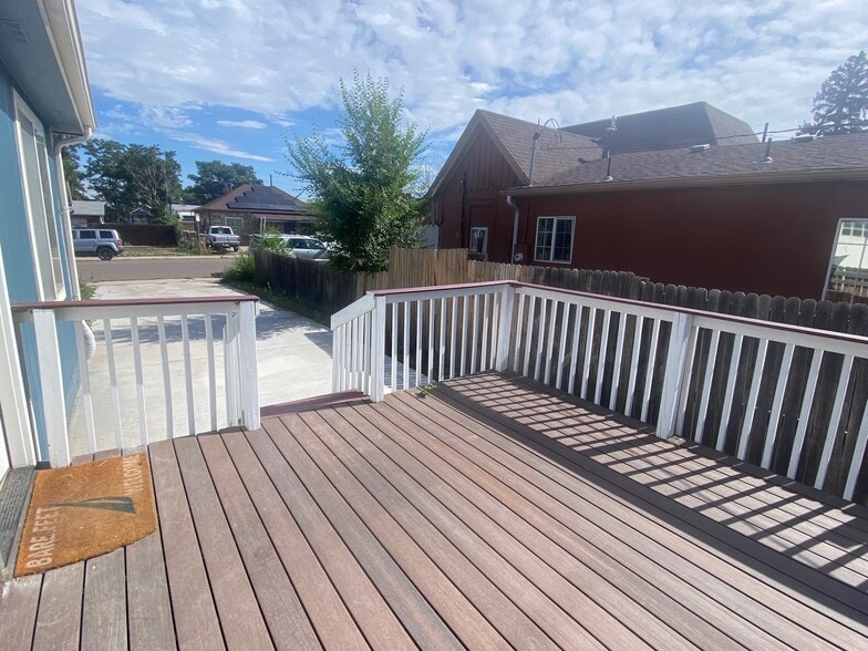 Building Photo - 1510 W Maple Ave