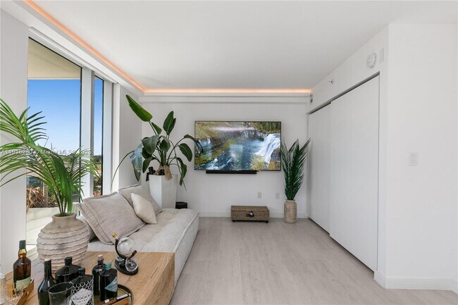 Building Photo - 1025 92nd St