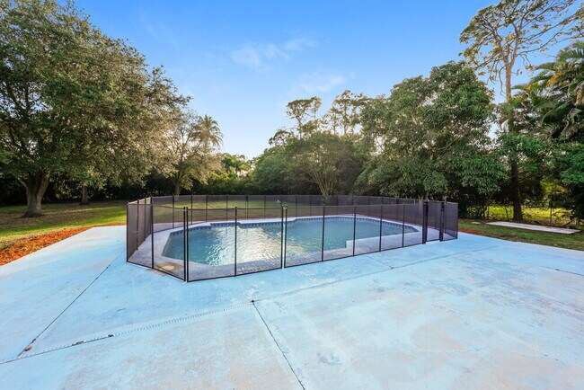 Building Photo - 5720 Royal Palm Beach Blvd