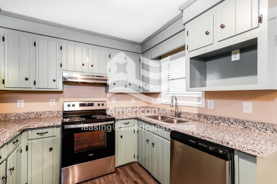 Building Photo - 475 Lowe Cir