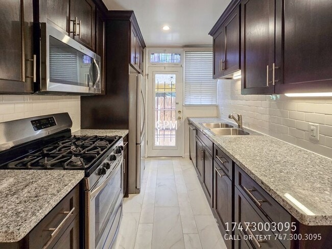 Building Photo - 2004 N Vermont Ave