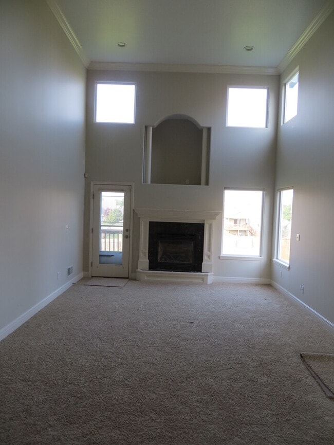 Building Photo - Marvelous Home