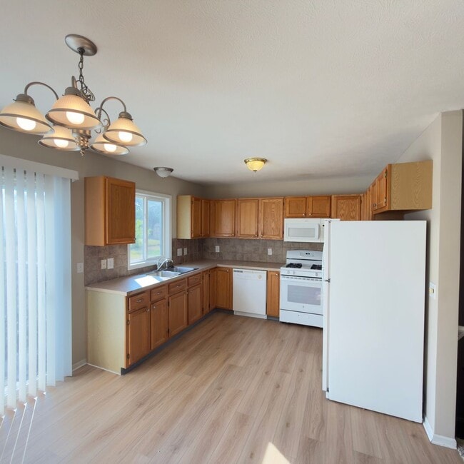Building Photo - 4441 Hillrise Ct NE