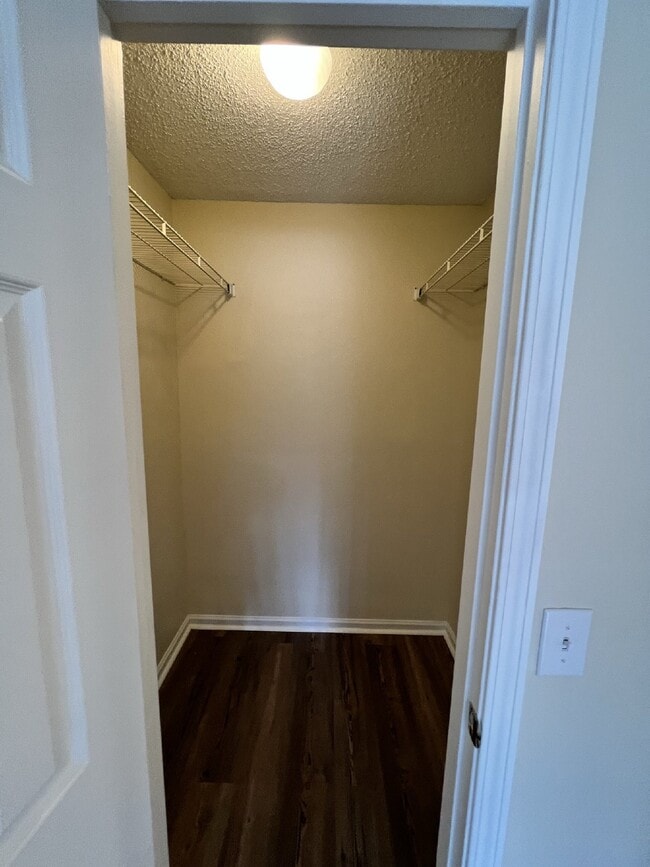 Building Photo - Apartment for Rent
