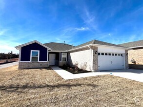 Building Photo - 3 Bedroom 2 Bathroom 2 Car Garage Home in ...