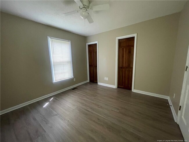 Building Photo - 6160 Lakeway Dr