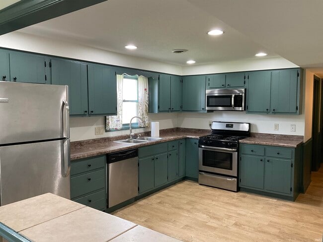 Building Photo - 5425 Hewitt Ln