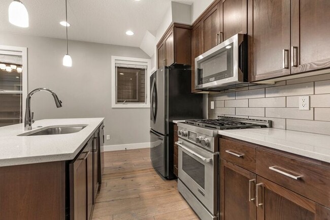 Building Photo - 7898 SW Capitol Hill Rd