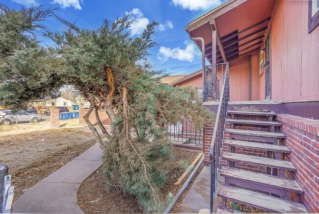 Building Photo - $1,395.00 - $500 OFF First Month's Rent - ...
