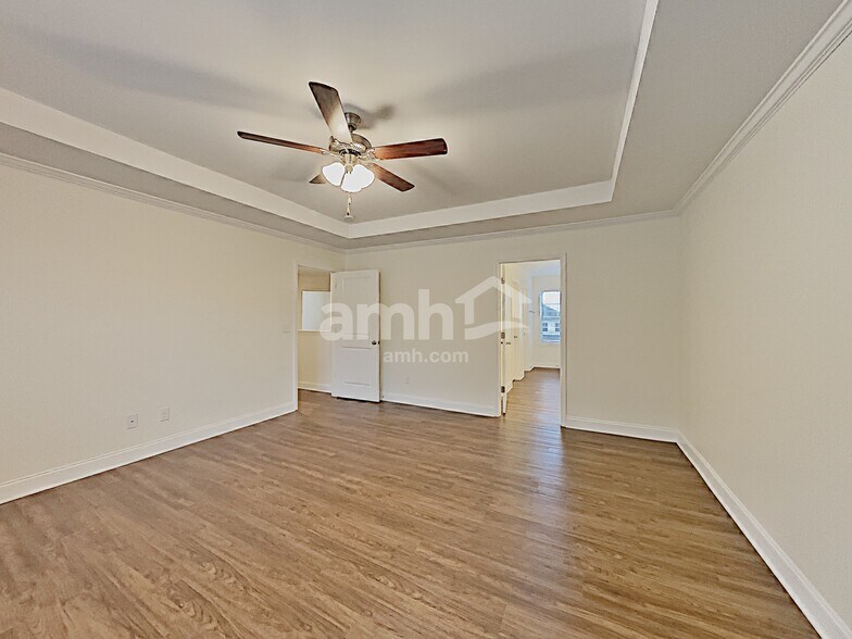 Building Photo - 444 Charity Ln