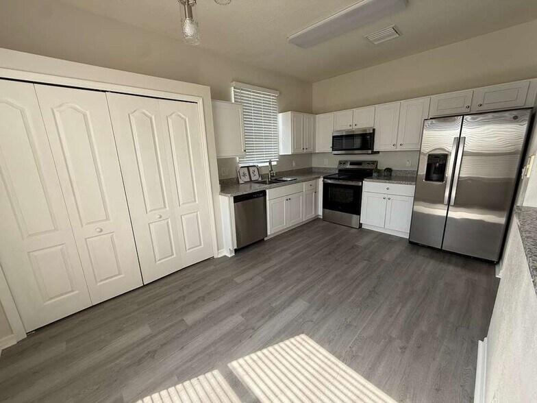 Building Photo - 1819 Lady Palm Ct