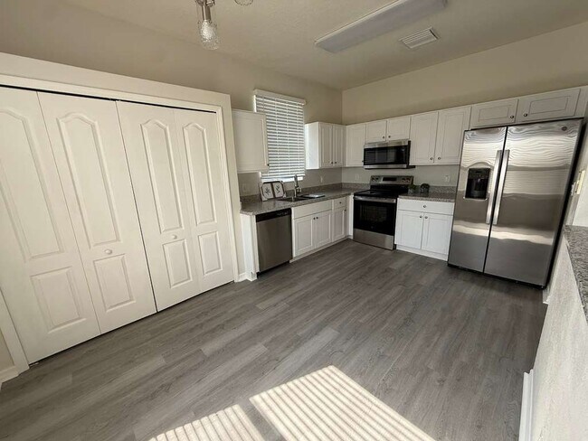 Building Photo - 1819 Lady Palm Ct