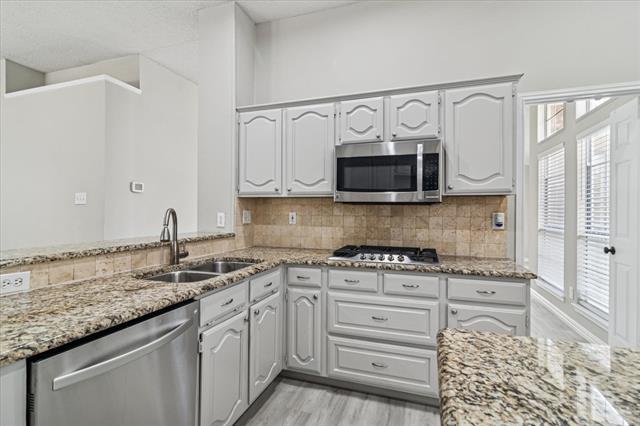 Building Photo - 711 Cottonwood Bend Dr