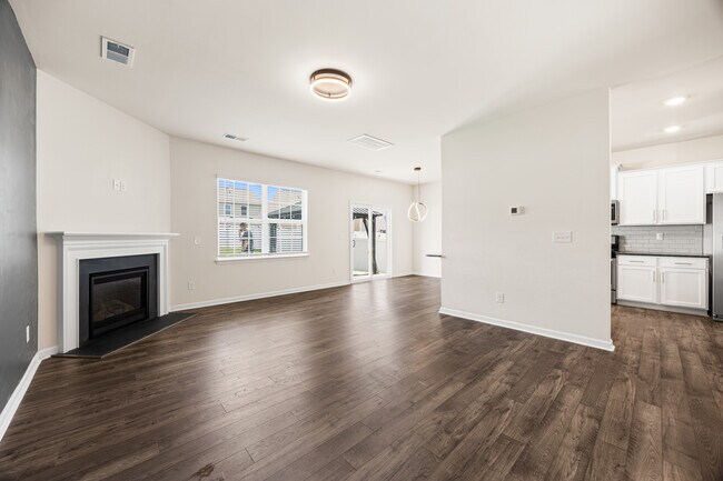 Building Photo - 5043 Deisy May Ln