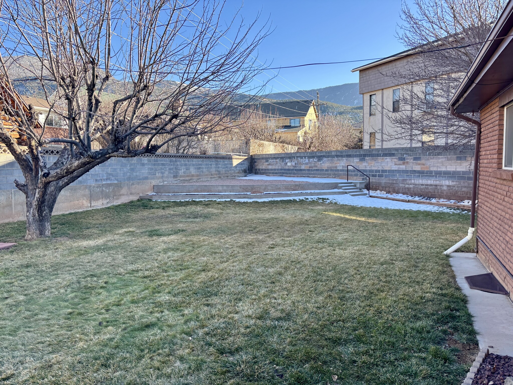 Building Photo - 763 S Sunset Dr