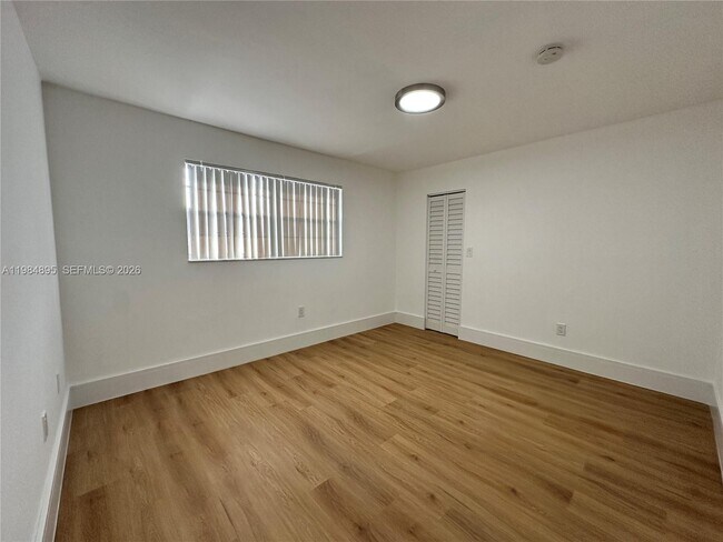 Building Photo - 10425 SW 112th Ave