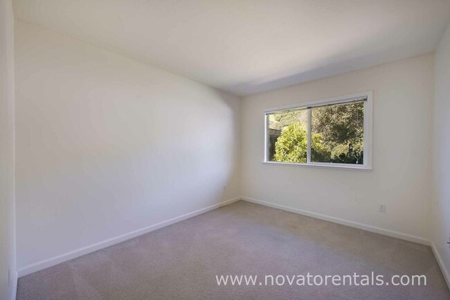 Building Photo - 2665 Center Rd