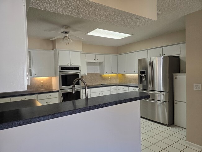 Building Photo - 6 Sunnygrove Dr