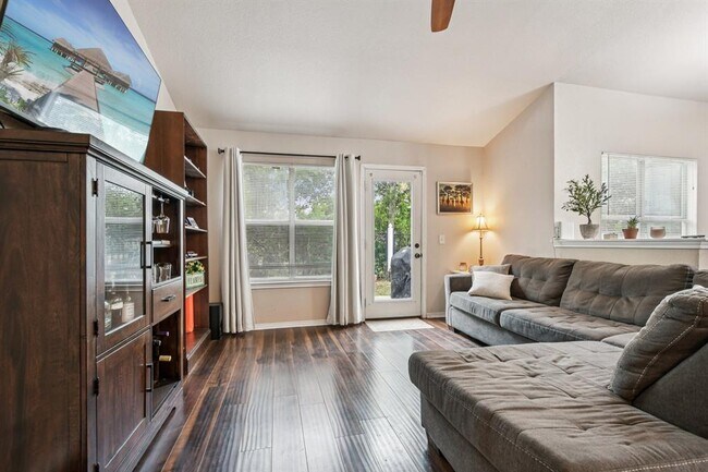 Building Photo - 3308 Ross Cove
