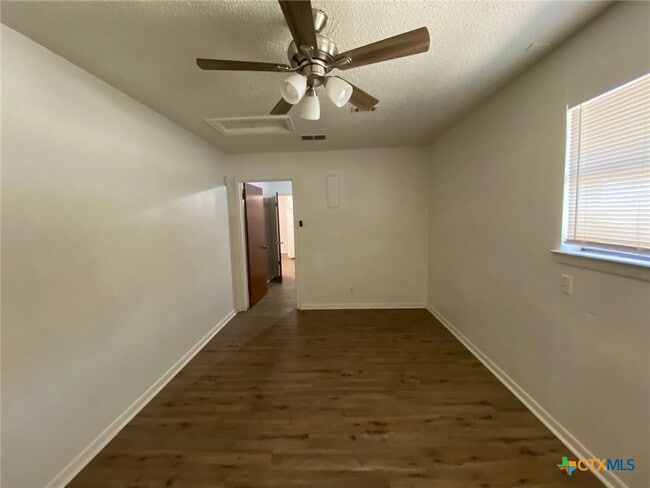 Building Photo - 911 Yorktown Dr