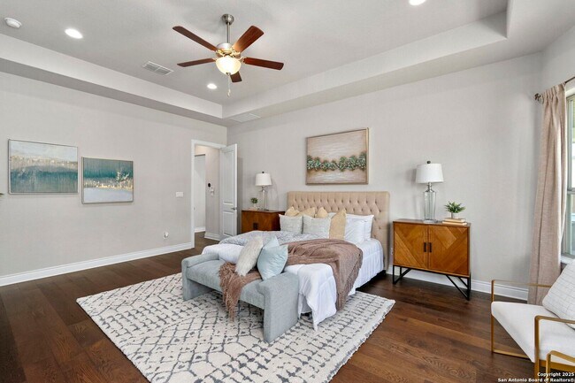 Building Photo - Charming Home Awaits: Spacious & in a Prime Location