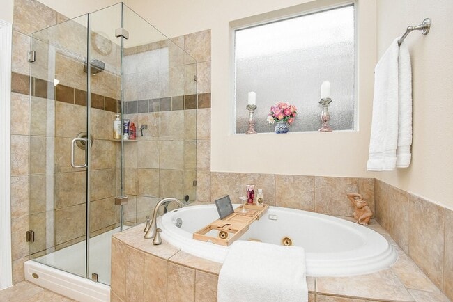 Building Photo - 1446 Sherwood Park Cir