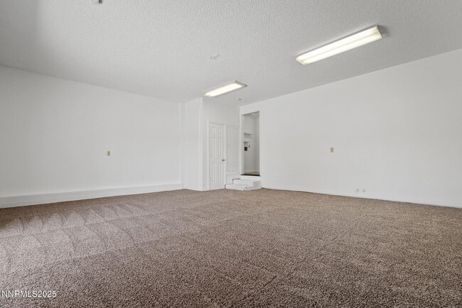 Building Photo - 600 Silver Lace Blvd
