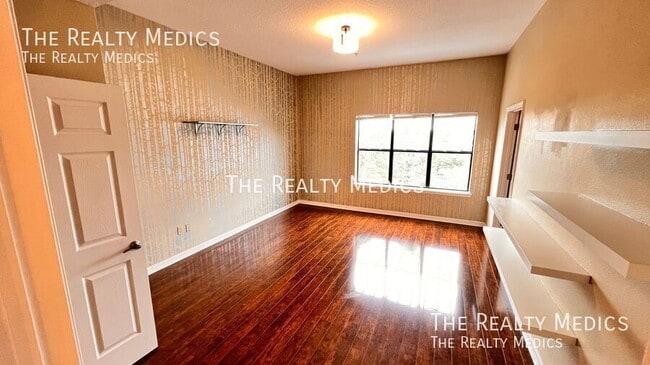 Building Photo - 3732 Avalon Park E Blvd