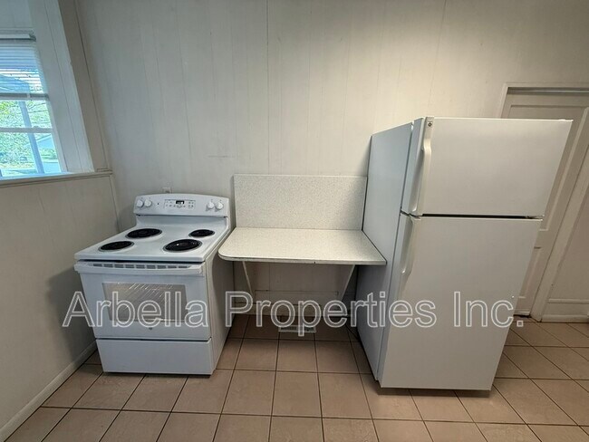 Building Photo - 703 E Unaka Ave