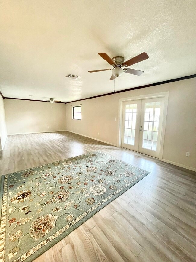 Building Photo - 3025 Briarwood Ln