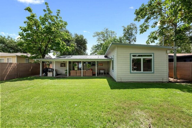 Building Photo - 5008 W Frances Pl