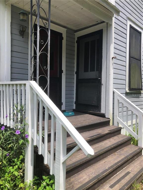 Building Photo - 25422 Pine St