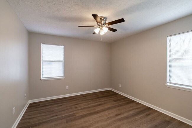 Building Photo - 110 Upland Ct