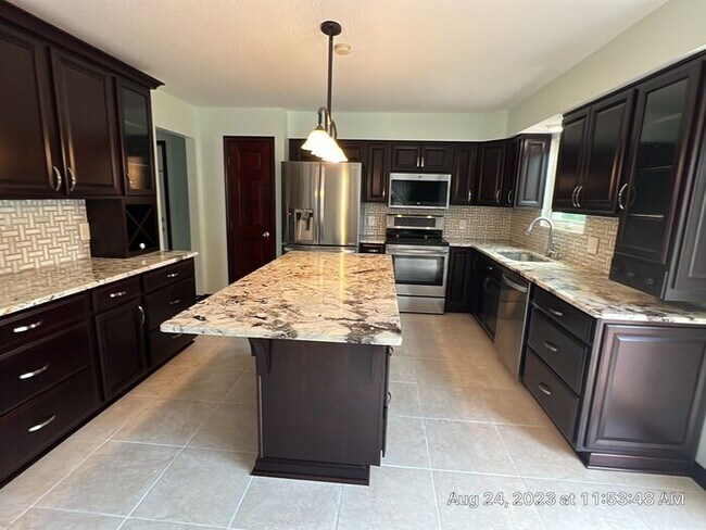 Building Photo - Gorgeous Highland Lakes Home