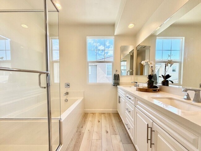 Building Photo - 4 Bedroom + 3.5 Bathroom Townhome | The Westerlies | Unfurnished